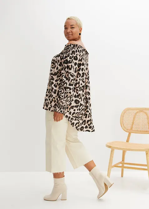 Blus som &auml;r l&auml;ngre bak &auml;n fram, bonprix