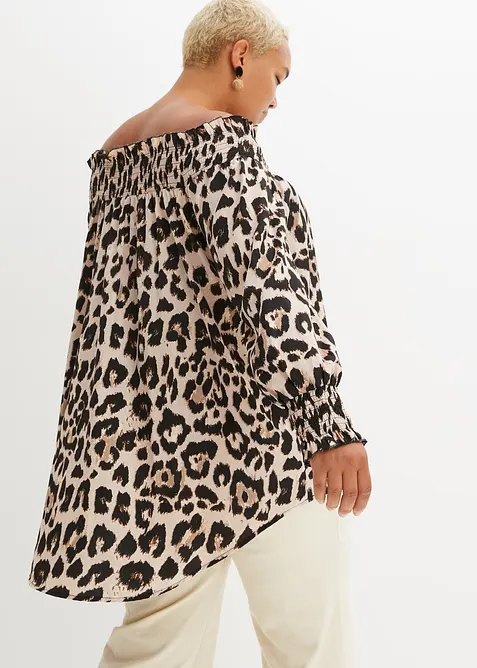 Blus som &auml;r l&auml;ngre bak &auml;n fram, bonprix