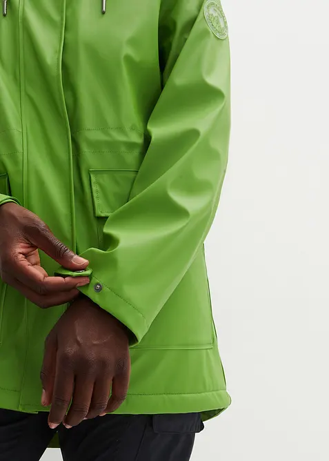 Regnjacka med teddyfoder gjord av ett vattent&auml;tt material, bonprix