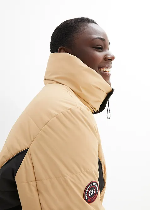 Vattenavvisande kort kappa med fuskpäls, bonprix