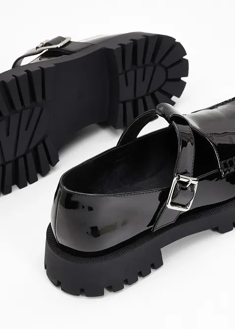 Kraftiga loafers med cut-outs, bonprix