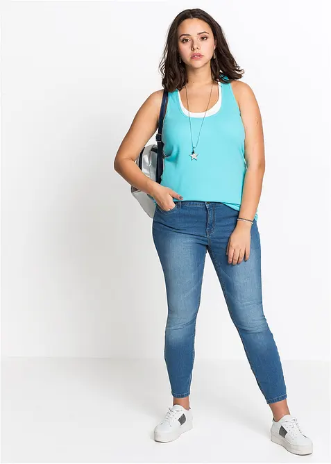 Korta tajta stuprörsjeans med medelhög midja, bonprix