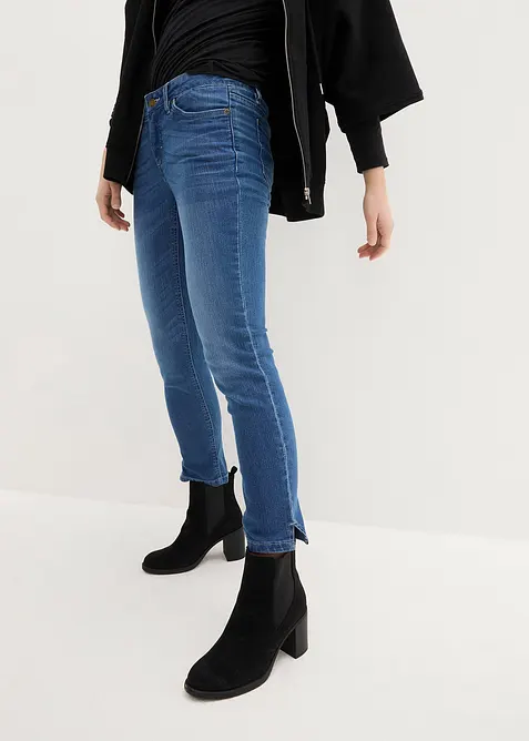 Bekv&auml;ma 7/8-stretchjeans med slits, bonprix