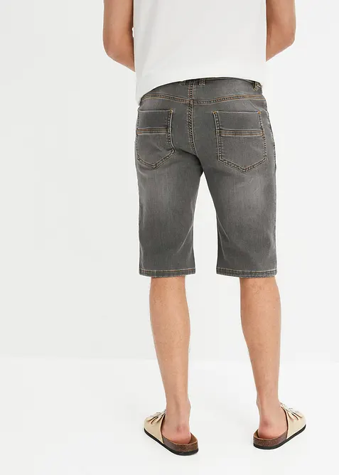 Stretchiga jeansshorts med bekv&auml;mt snitt, Regular Fit, bonprix