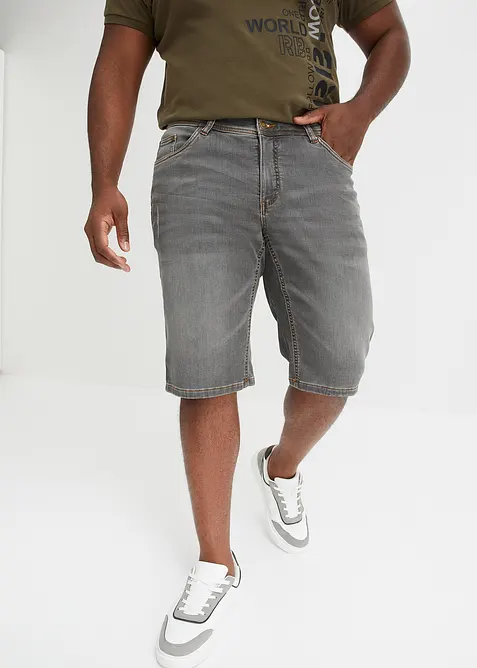 Stretchiga jeansshorts med bekv&auml;mt snitt, Regular Fit, bonprix