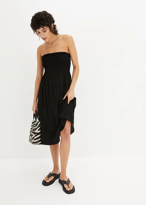 Smockad klänning i ett lätt crepematerial, bonprix