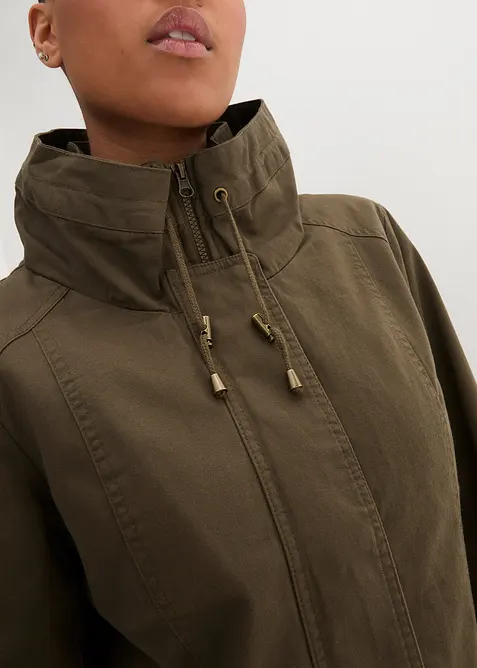 Kort bomullsparkas med st&aring;krage, figursydd, bonprix