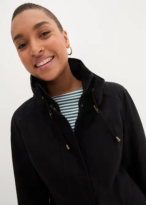 Kort bomullsparkas med st&aring;krage, figursydd, bonprix