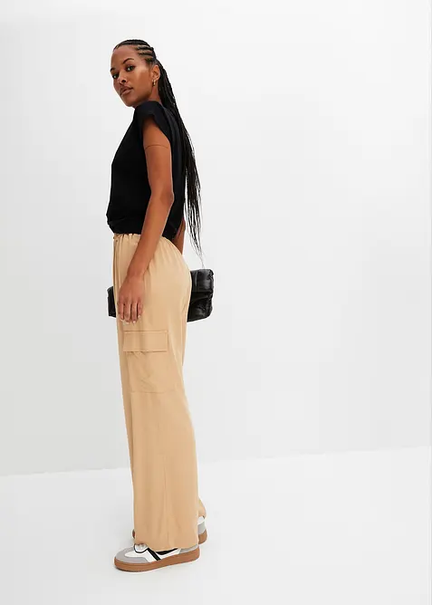 Kort T-shirt i ekologisk bomull, bonprix