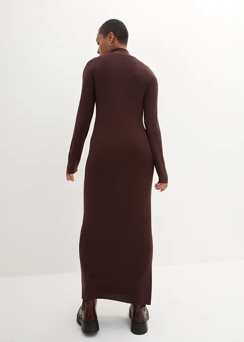 Finstickad maxikl&auml;nning i b&ouml;ljande viskosmix, bonprix