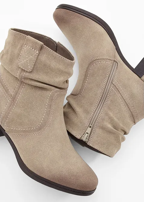 Låg cowboystövel med bekväm vidd från Jana, Jana