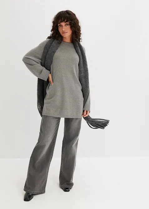 Lång finstickad tröja med sidosprund och viskosandel, bonprix