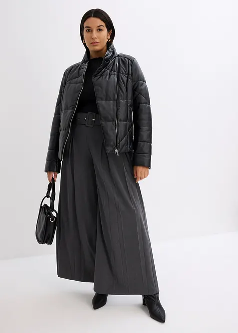 Vid byxa med veck och av viskosmix med mjukt fall, bonprix