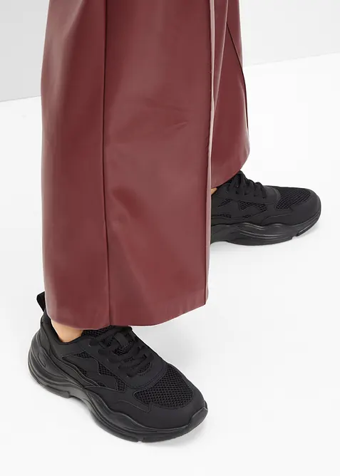 Kraftiga sneakers med meshinfällningar, bonprix