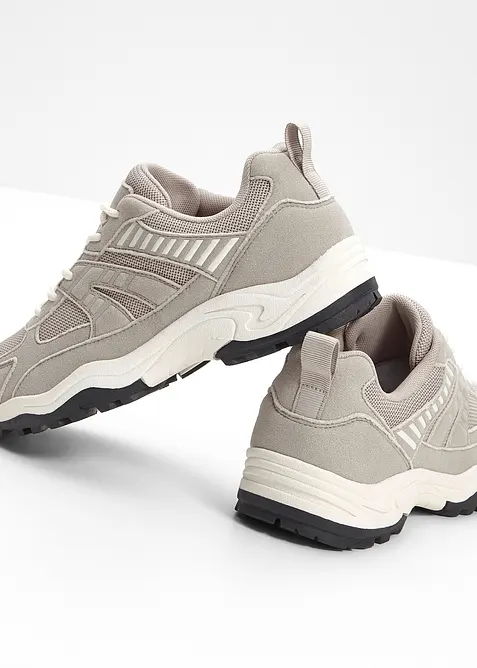 Kraftiga sneakers med meshinfällningar, bonprix