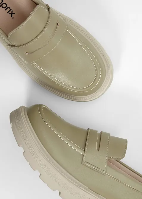 Kraftiga loafers med l&auml;tt sula, bonprix