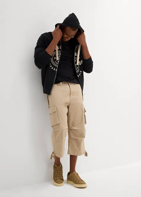 Stretchig cargobyxa med vida ben i 3/4-l&auml;ngd, Loose Fit, bonprix