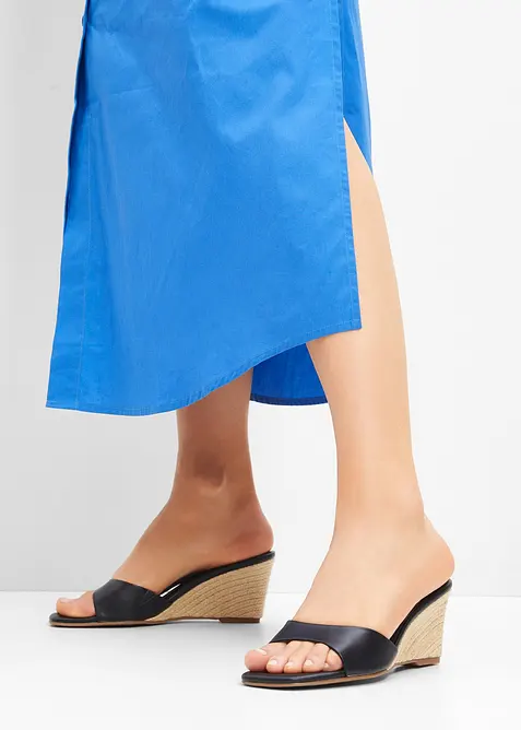 Sandal med kilklack i baststil, bonprix