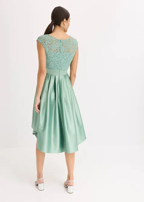 Klänning som är längre bak än fram i glänsande satin, bonprix