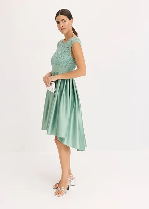 Klänning som är längre bak än fram i glänsande satin, bonprix