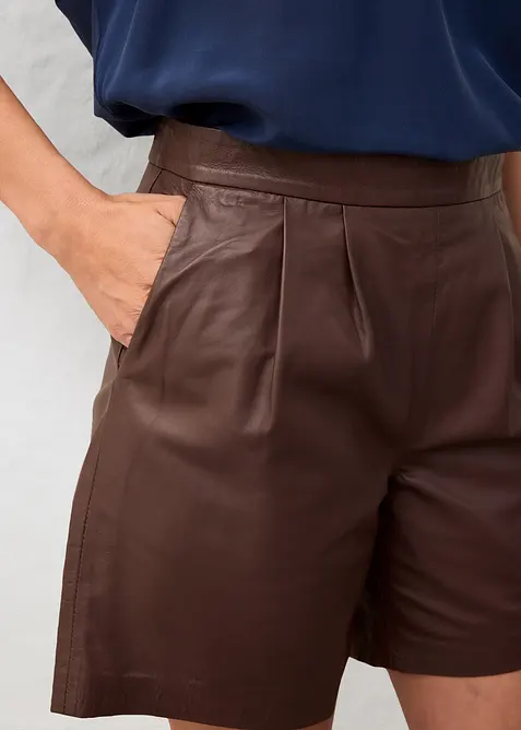 Skinnshorts av lammnappa, bonprix