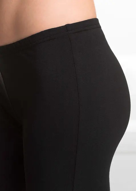 En f&ouml;rm&aring;nlig f&ouml;rpackning med boxertrosor med l&aring;nga ben i ett mjukt material, bonprix