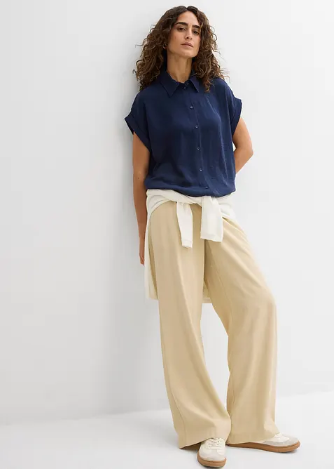 Kortärmad blus med återvunnen polyester, bonprix