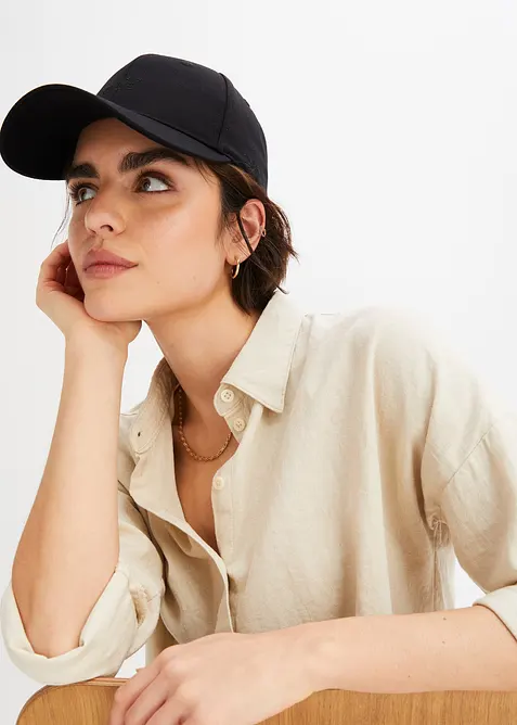 Keps med broderi, bonprix