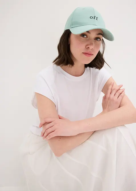 Keps med broderi, bonprix