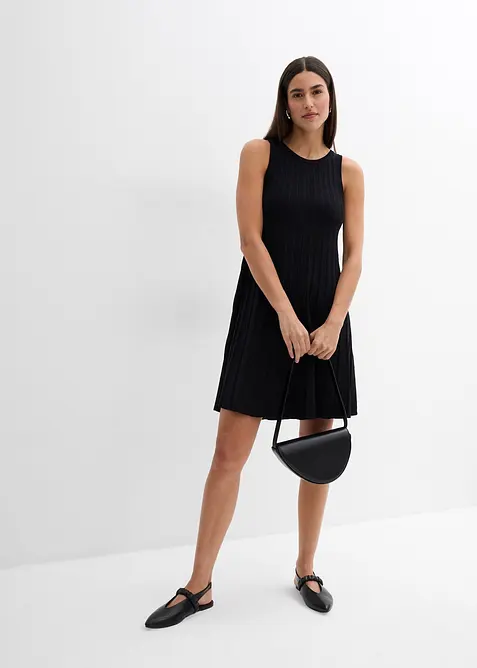 Stickad klänning med A-linje av viskosmix, bonprix