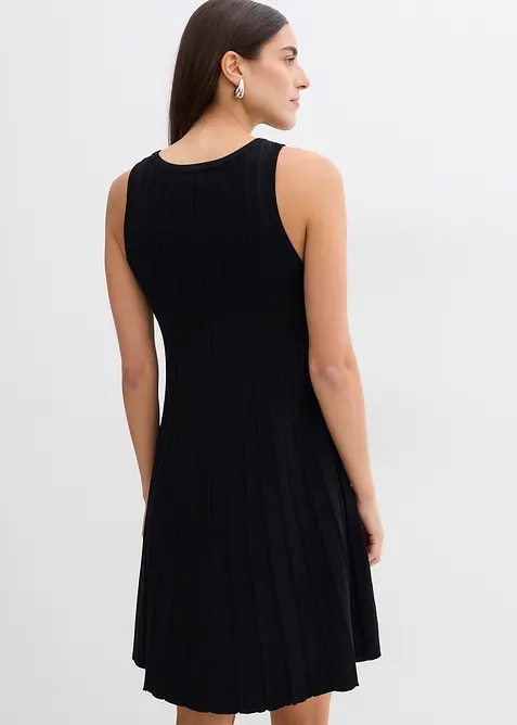 Stickad klänning med A-linje av viskosmix, bonprix