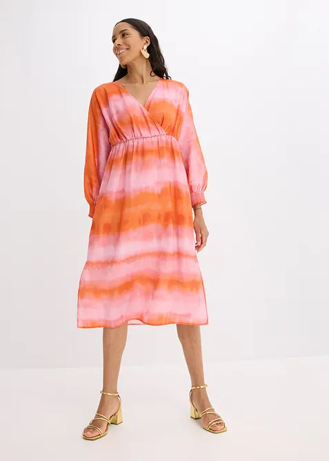 Midiklänning av satin med batikmönster, bonprix