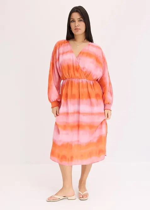 Midikl&auml;nning av satin med batikm&ouml;nster, bonprix