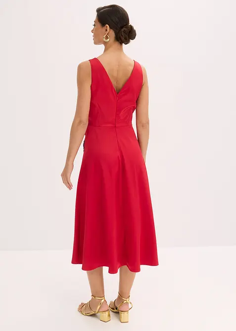 Mellanl&aring;ng kl&auml;nning i glansig satin med blomapplikation, bonprix