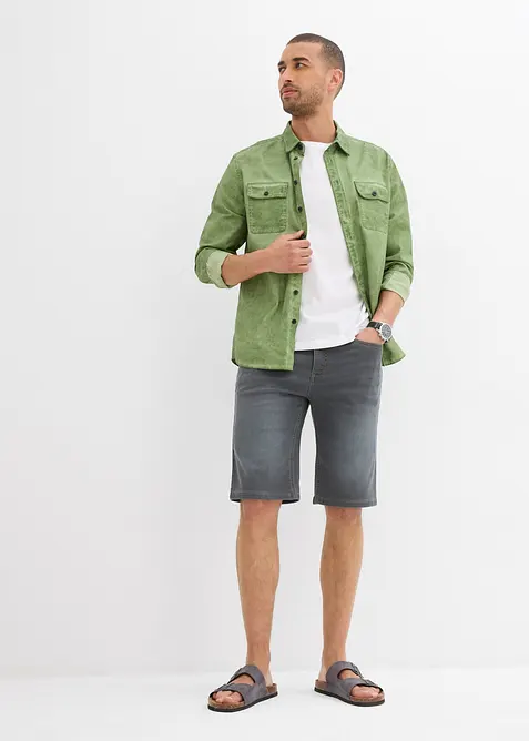 Stretchiga jeansshorts med bekv&auml;mt snitt, Regular Fit, bonprix