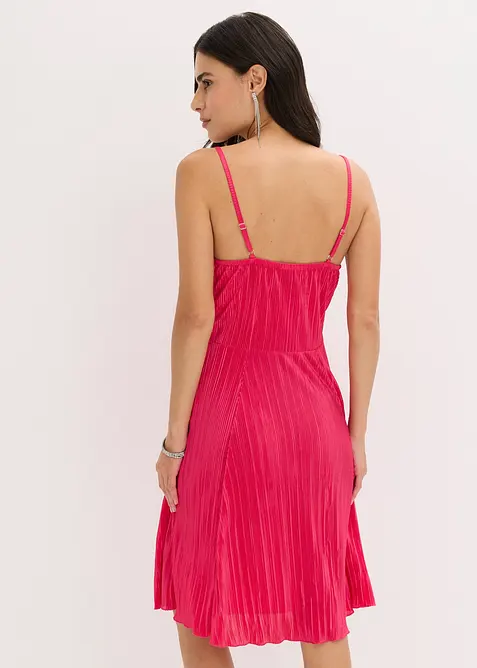 Miniklänning i glänsande material med plissering, bonprix