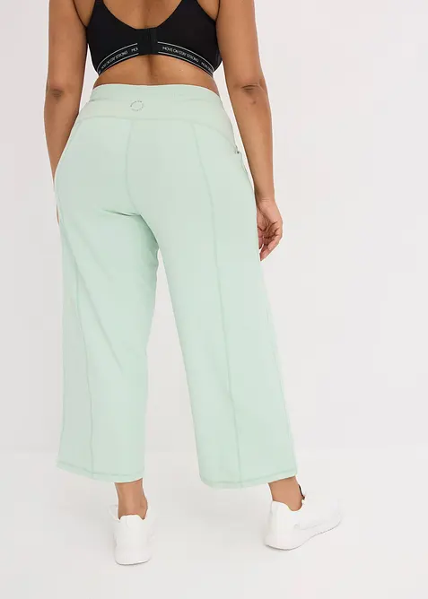 Bekv&auml;m sportbyxa i caprimodell med vida ben, bonprix