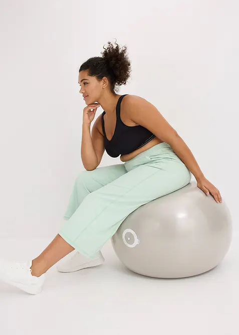 Bekv&auml;m sportbyxa i caprimodell med vida ben, bonprix