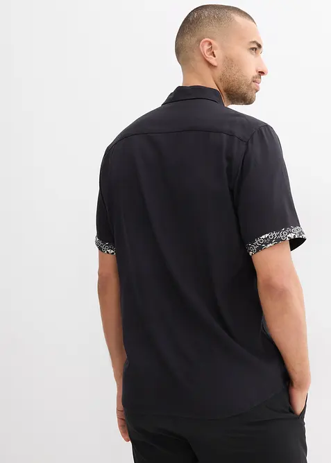 Kortärmad viskosskjorta med smal passform, bonprix