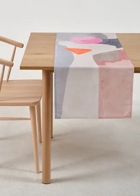 Vattenavvisande bordslöpare med grafiskt mönster, bonprix