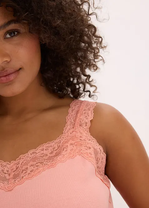 Pyjamas med shorts och ljuvlig spets, bonprix