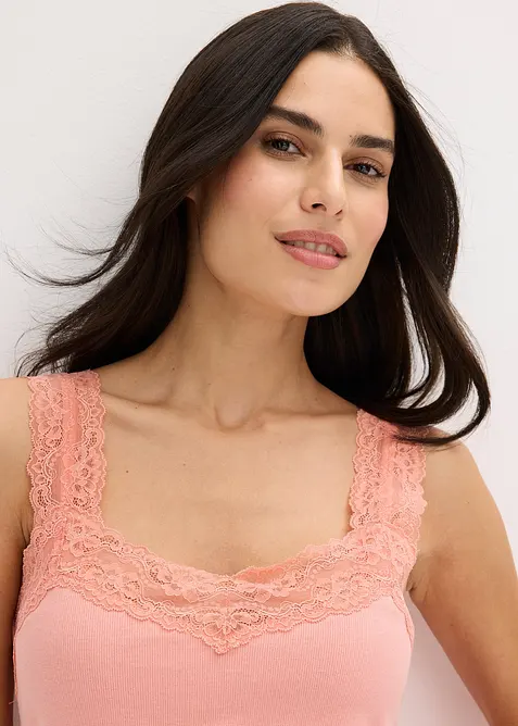 Pyjamas med shorts och ljuvlig spets, bonprix