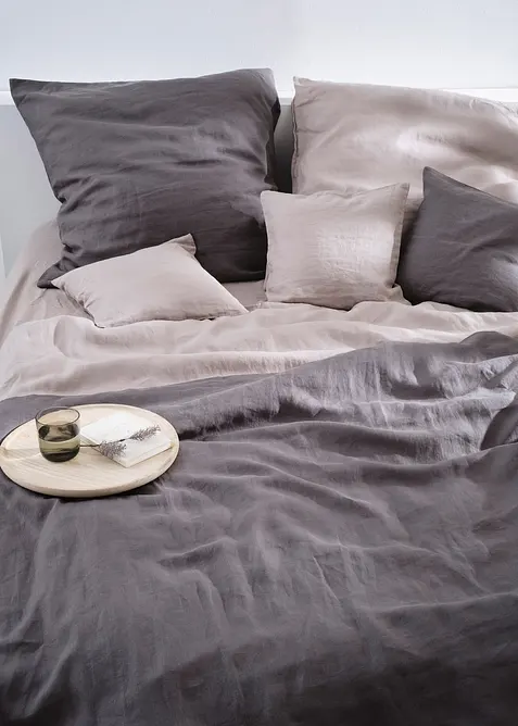 Lättmatchat överkast i finaste linne, bonprix