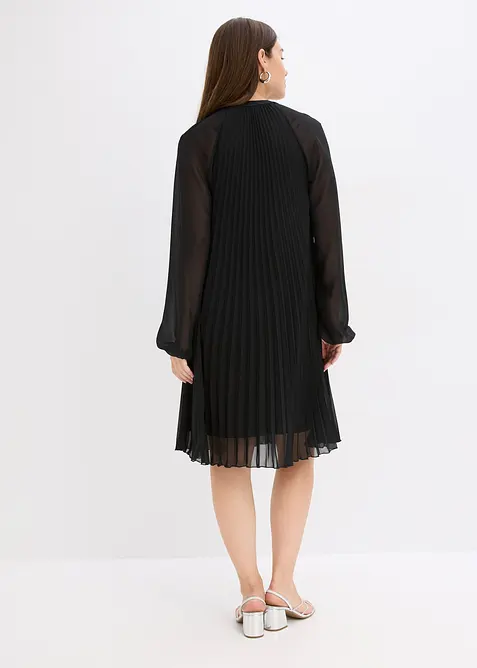 Miniklänning av tunn chiffong med plisséringar, bonprix