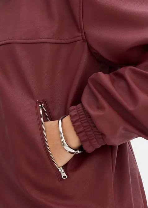 Jacka i oversizemodell av skinnimititation, bonprix