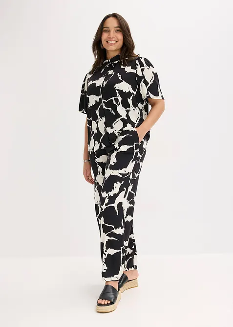 Blus av böljande satin, bonprix