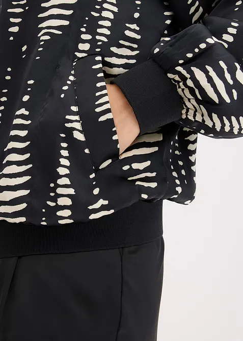 Blusjacka av satin med mjukt fall, bonprix