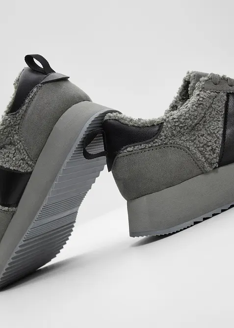 Sneakers med platåsula, bonprix