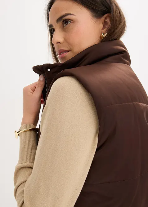 Quiltad väst med mjuk glans, bonprix