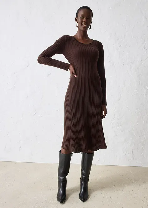 Stickad klänning i merinoull, bonprix